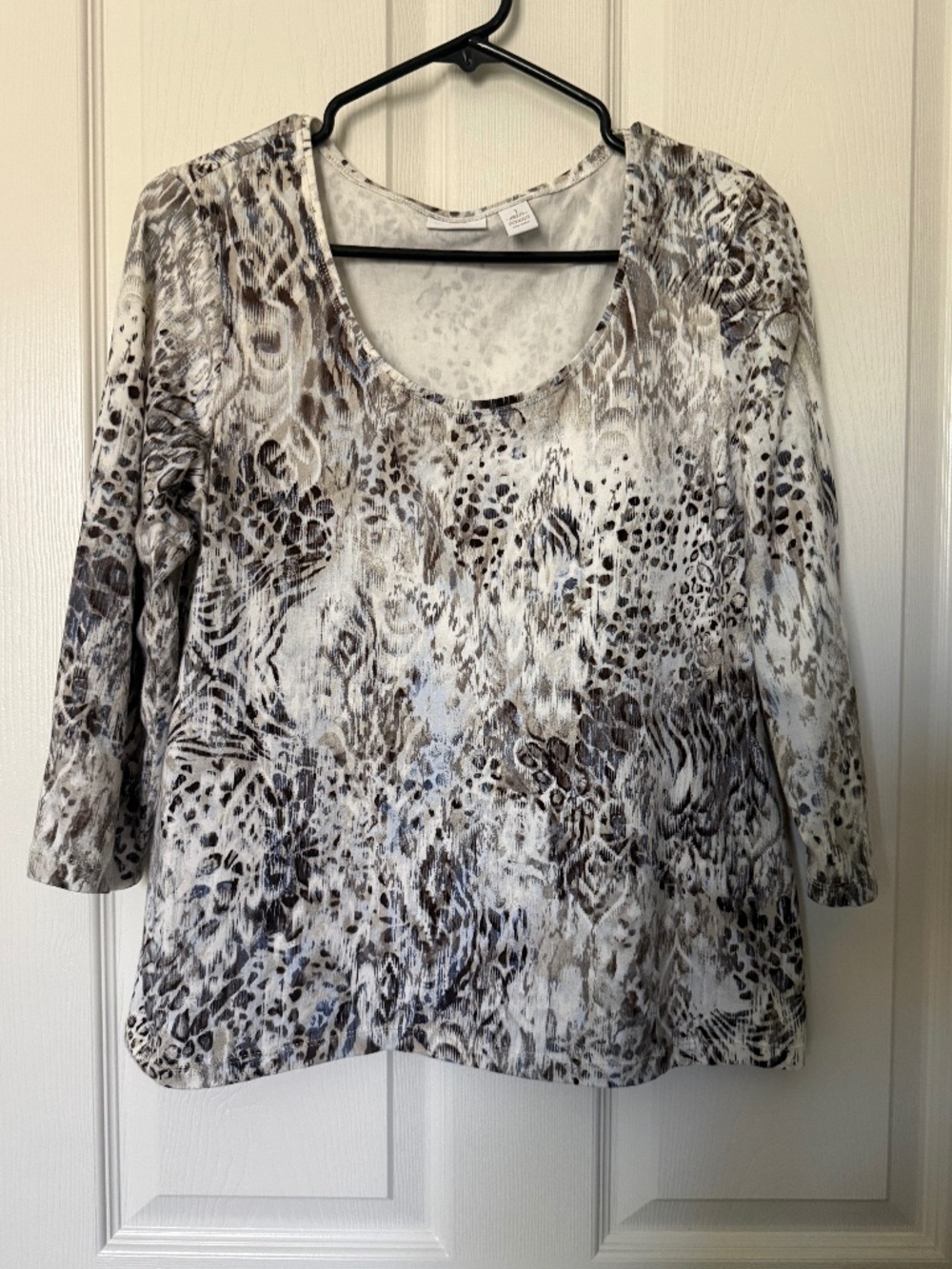 Weekends by Chicos Grey SZ 1Blue, White, Black Patterned Top, 3/4 length sleeves
